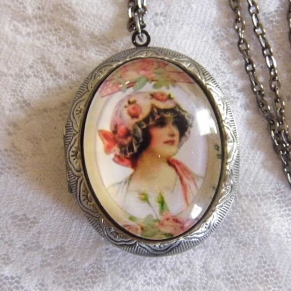Victorian Lady Locket Necklace Glass Cameo Photo - Picture 1 of 5